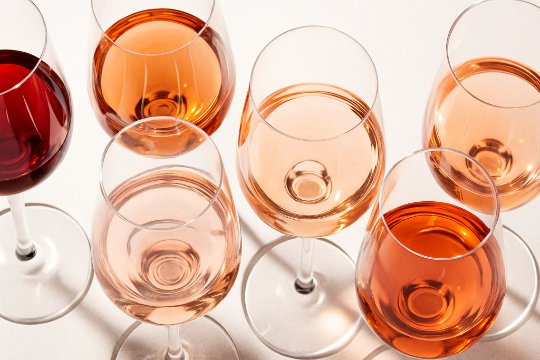 Lebox wijnen rose wijn glazen bag in box op een tafel met bovenaanzicht